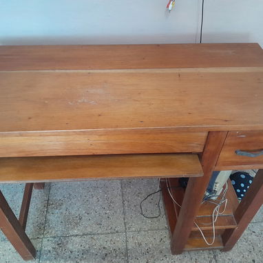 Vendo Mesa de Computadora madera buena - 2/2