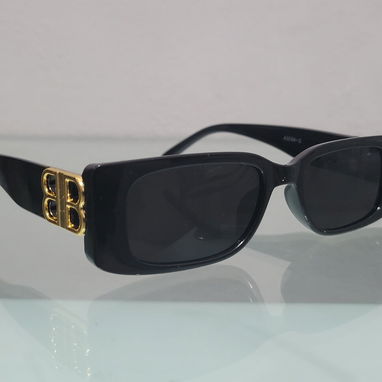 Gafas Louis Vuitton, Millonarias, por cantidad $2000 mn de 10 en adelante, por unidad $ 3000 mn , escríbeme al WhatsApp - 7/10
