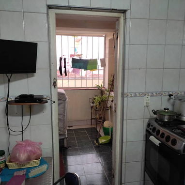 Vendo apto de 2 Habitaciones y 2 ba帽os en Vedado - Img 120576687