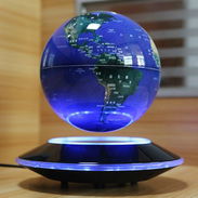 Globo terráqueo levitante.   60 usd  Gira completamente en el aire,,, Iluminado en azul brillante Trabaja con 110 y 220 - Img 55765752