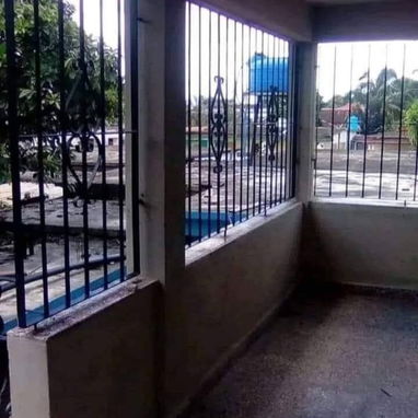 Se realizan trabajos de rejas - 4/10