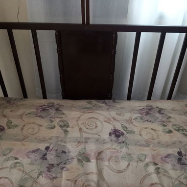Venta de cuna de madera cedro torneada con aro para mosquitero y colchón y bastidor de muelles - Img 120414753