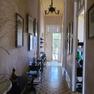 Se vende una casa neocolonial en zona muy céntrica de Morón - Img 120437099