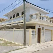 Vendo casa totalmente independiente en Cojimar a solo 2 cuadras de la Costa - Img 55653803