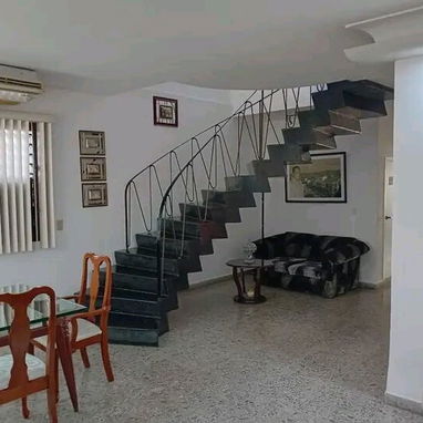 🏠 Apartamento de lujo en el Vedado. Casa con 2 habitaciones y piscina. Garage Disponible. Reservas: +5355284821 - Img 115972257