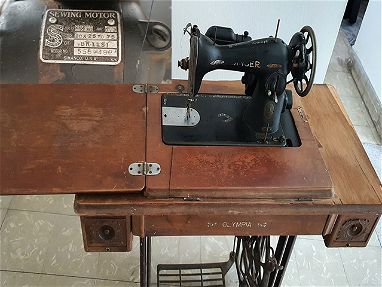 máquina de coser Singer con motor original - Img main-image