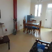 Rento apartamento en el Sevillano con Respaldo energético e Internet - Img 57374032