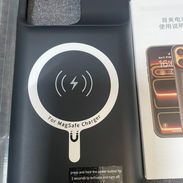 Funda con carga para iPhone 15pro max....viene con su cable y 2 micas para el teléfono - Img 53734708