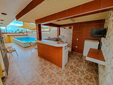 200  USD 🌟 Alquila casa completa con piscina en Boca Ciega - Img 62567679