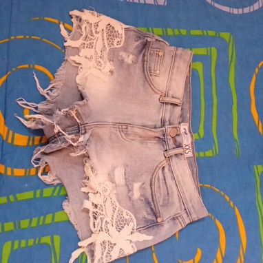 Shor  de mezclilla talla   XXS . Estraple talla S . Marca  Forever 21. - Img 120279838