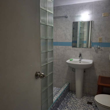 🛋️🛏️ Apartamento privado en Habana Vieja – 3 habitaciones con baño privado REF 1333 - Img 95113332