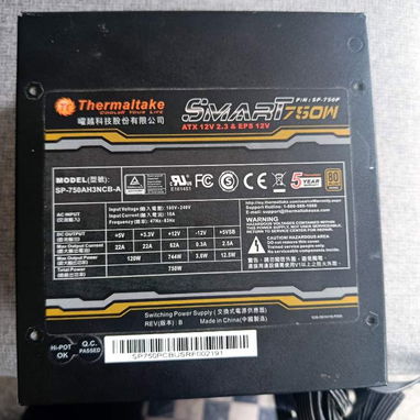 fuente Thermaltake 750watt 62amp impecable -53906374 - Img 123134775