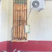 SE VENDE APTO EN LA HABANA VIEJA LUZ 24 H AGUA SIN PROBLEMAS UN DÍA SI OTRO NO GAS DE LA CALLE - Img 55427610