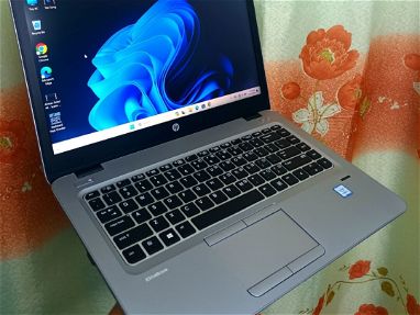 Laptop HP 8gb ram 500gb hdd 128 ssd 55 días de uso detalle estetico está prácticamente nueva - Img main-image-45807640
