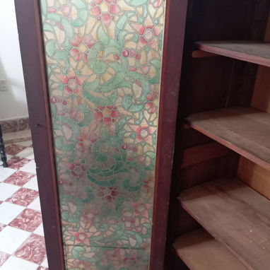 Vendo vitrina antigua de cristal  en sus puertas. - 4/4