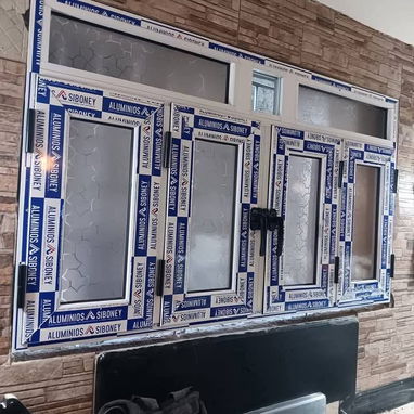 Realizamos todo tipo de diseños modernos en carpintería de aluminio 🪟 y cristal 🔮 *Llena de estilo y vida tú hogar*🏘️ - Img 118782763