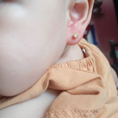 Perforaciones nariz, orejas a bebés y adultos con aretes Antialérgicos medicinales - Img 113742464
