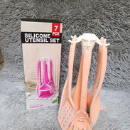Set de 6 utensilios de silicona con base giratoria en 8000cup - Img 55615597