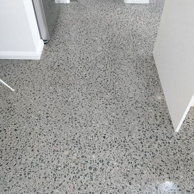 RECUBRIMIENTO EPÓXICO PARA ALMACENES Y TALLERES - 2/2