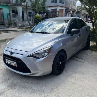Vendo un negocio, Toyota Yaris 2020 automático - Img 121861445