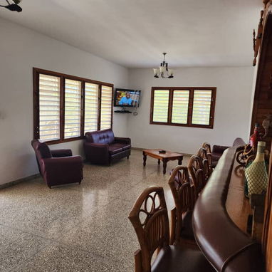 Alquilo Casa con Piscina en Guanabo - 8/10