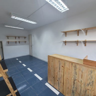 Mostradores de Madera de Pino Personalizados - 5/10