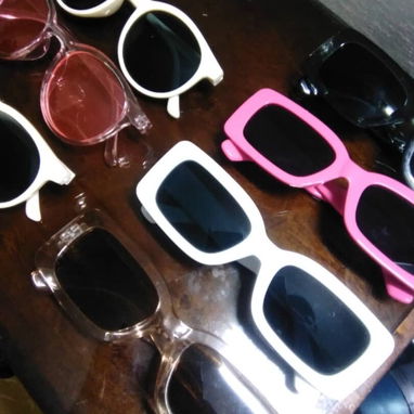 GAFAS CON BUEN ESTILO /CIRCULARES Y RECTANGULARES / VARIOS COLORES DISPONIBLES / BUENA CALIDAD / LENTES  DE SOL / - Img 96224747