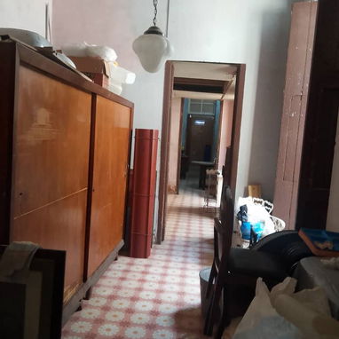 Vendo Casa Colonial (1940) de 2 Dormitorios con posibilidad de hacer 2 más. Frente a Calle y cubierta ligera. El Cerro. - 9/10