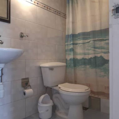 SE RENTA APARTAMENTO DE 2 CUARTOS FRENTE A G, EN EL PISO 18 - 5/10