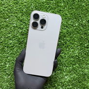 iPhone 16 pro Max . Se vende o se cambia por menor y vuelto - Img 56943687