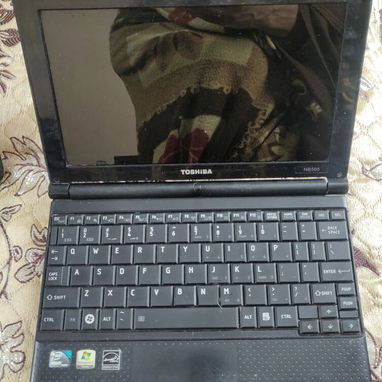 LAPTOP TOSHIBA 13 PULAGADAS, MICRO INTEL ATOM N455 1.66GHZ, 2GB RAM+ 1 MES GARANTIA - Img 116162472