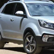 SsangYong Korando ,del 2017 es un carro con transmisión manual,el SUV está bien conservado,tiene todos los papeles - Img 53887477
