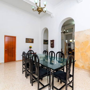 🏠 Casa de renta lineal para un grupo de estudiantes extranjeros. Tiene 4 habitaciones climatizadas por 1200 usd al mes - Img 120214780