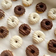 **20 mini donas cubiertas en chocolate** - Img 56692995