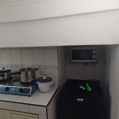 Renta lineal de habitación sólo a estudiantes y residentes cerca de los hospitales Fajardo y Calixto - Img 114010542