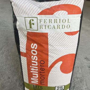 Venta de semento cola. Llamar al.58422453 - 3/4