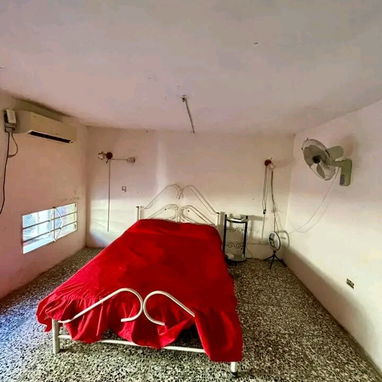 Casa independiente con garage y 5 cuartos en Lawton. - 7/9