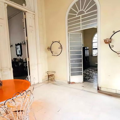 Espectacular mansión a la venta en el Vedado con 5 cuartos. Bellísimo estilo arquitectónico!!! - Img 98500252