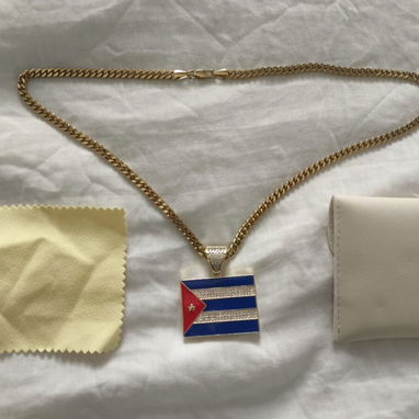 Cadena con dije de bandera de Cuba con Zirconias - 3/3