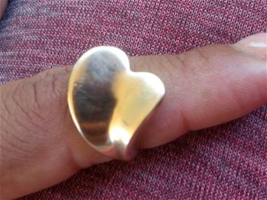 Se vende anillo de oro de mujer( forma corazón ) - Img 65484166