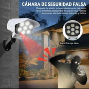 El juego de Camara de seguridad falsa. Lamparas led solares para exterior en forma de camara. Son lamparas solares. - Img 49816862