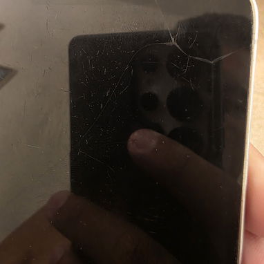 IPhone 12 Pro Max de 256GB (Libre de Fábrica, 79% Batería) detalle en pantalla que no afecta en nada su funcionamiento - 2/4