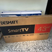 SMART TV 43 pulgadas DESMATT CON CAJITA INTERNA Y BASE A LA PARED - Img 56992463