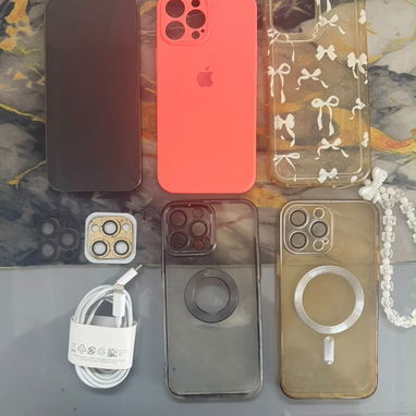 Vendo iPhone 13 Pro Max con 128gb viene con varios forros y su cable de carga el teléfono no tiene ningún detalle y todo - 2/2