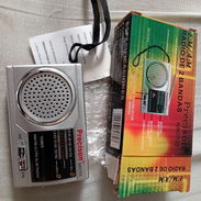 Radio de bolsillo nuevo en su caja de 2 bandas FM/AM - Img 56289298