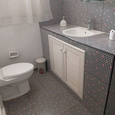 Rentó propiedad horizontal totalmente climatizada,con permiso legal de renta. Ubicada a 4 cuadras de 5ta.Av. a 2 del Col - Img 122833945