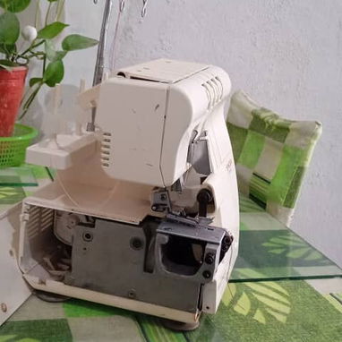 Máquina de coser festonera - 2/3