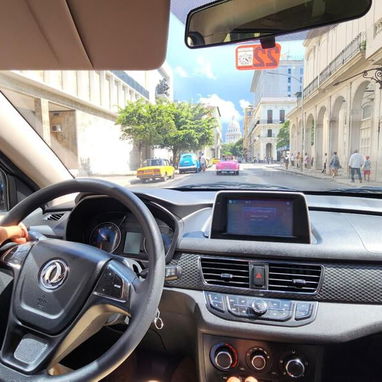 Servicio de taxi profesional, privado y Confort. Se realizan aeropuertos, Excursiones, viajes a otras provincias y más. - 2/6