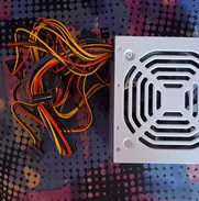 Fuente de alimentación 500W de poco uso al 100 - Img 50231813