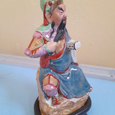 Adorno de porcelana china de 20 cm de alto (Guan Yu una de las figuras más veneradas en la cultura y la historia china) - Img 118995799